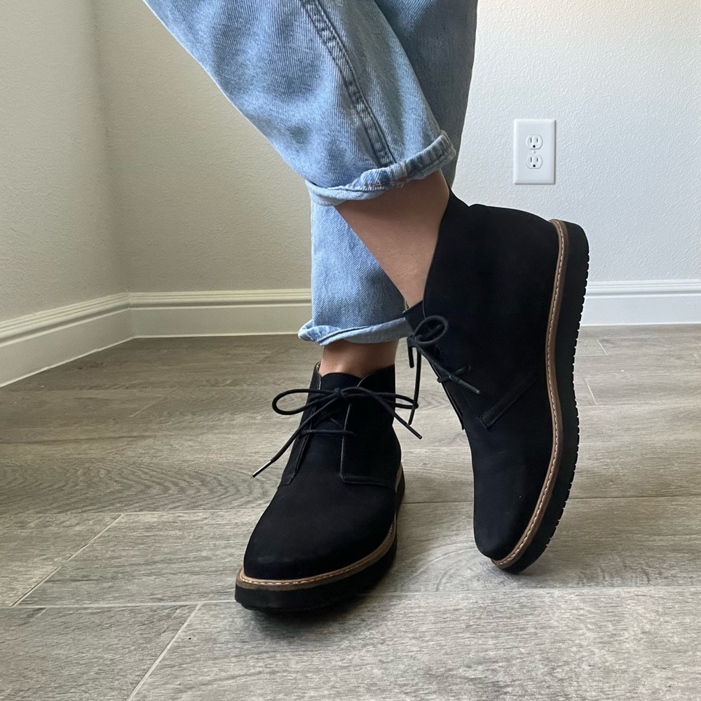 BLACK CLARKS BOOTS